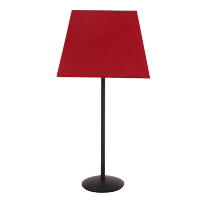 Een moderne rode lampenkap met een strakke vormgeving. Perfect voor een sfeervolle aanvulling in jouw interieur.