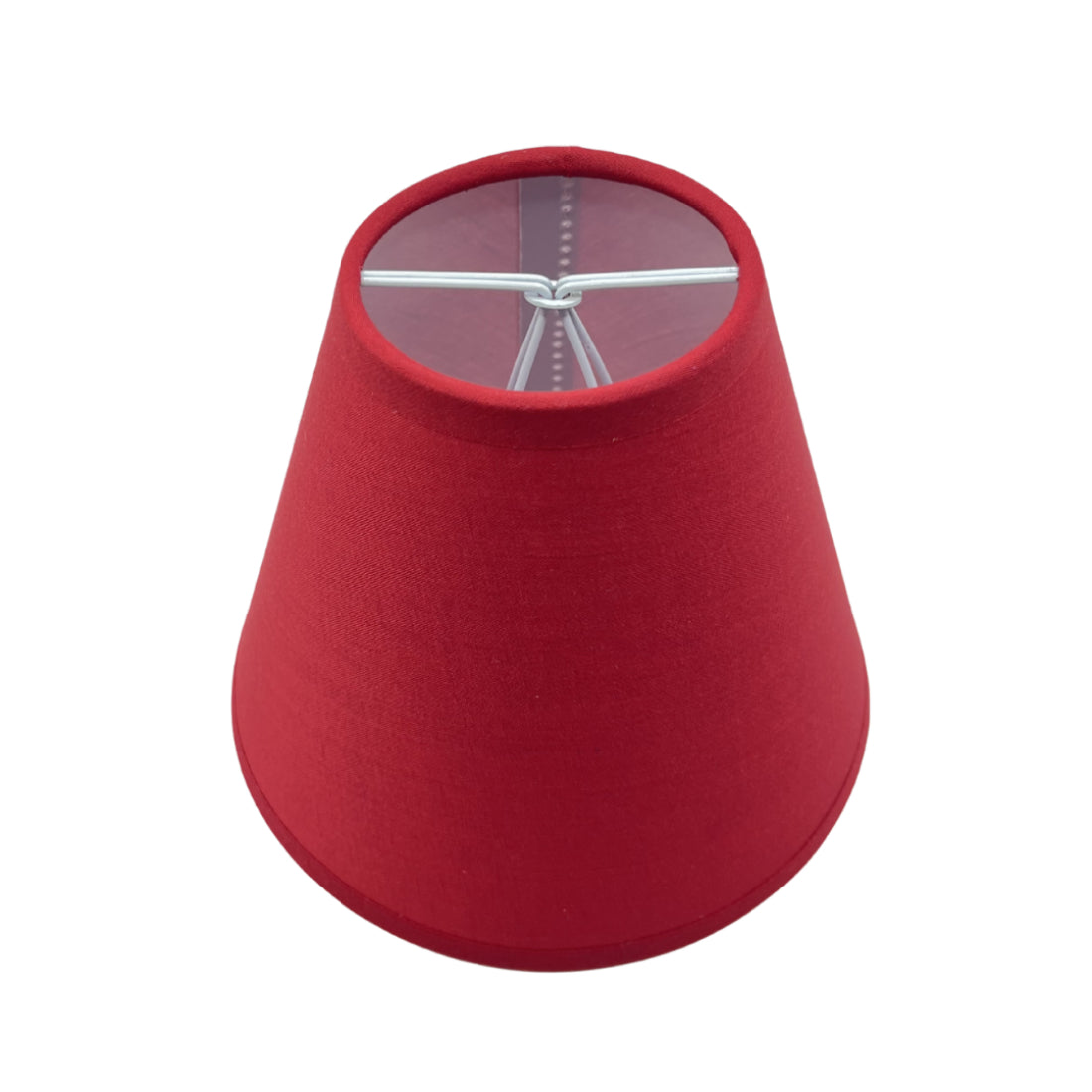 Vibrante rode lampenkap in een hedendaags ontwerp. Perfect voor het toevoegen van een speelse touch aan je interieur.