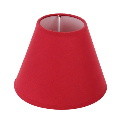 Deze opvallende rode lampenkap voegt een vleugje kleur toe aan je interieur. Perfect voor een speelse sfeer.