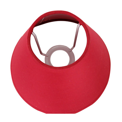 Deze moderne lampenkap in rood geeft je interieur een speelse touch. Perfect voor een eigentijdse look in elke ruimte.