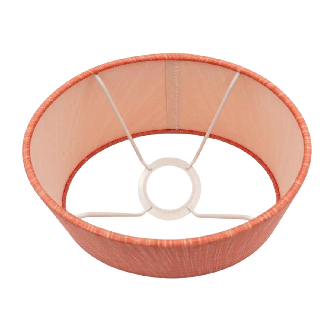 Deze roze lampenkap in ovale vorm voegt een speelse touch toe aan je interieur. Perfect voor een warme, gezellige sfeer.