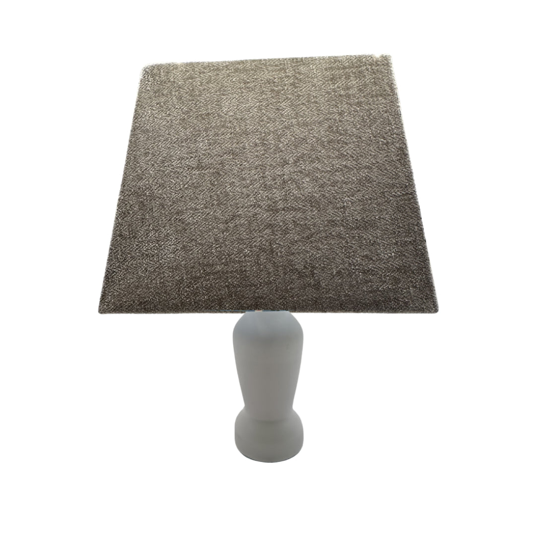 Met de taupe lampenkap Quadrato geef je een warme, moderne sfeer aan je interieur. Perfect voor sfeervolle verlichting!
