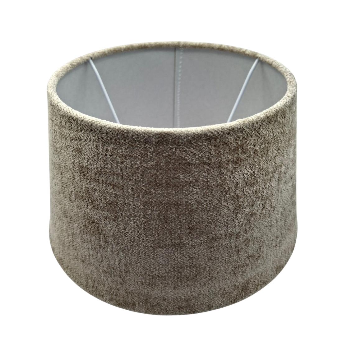 Deze taupe lampenkap in drumvorm voegt warmte en stijl toe aan jouw interieur. Perfect voor sfeervolle verlichting.