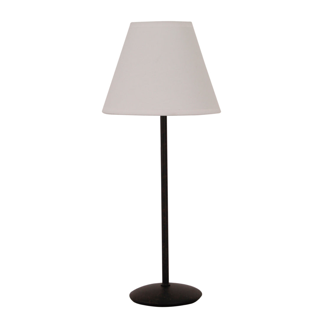 De witte lampenkap van Various voegt een moderne touch toe aan elke ruimte. Perfect voor sfeervolle verlichting.