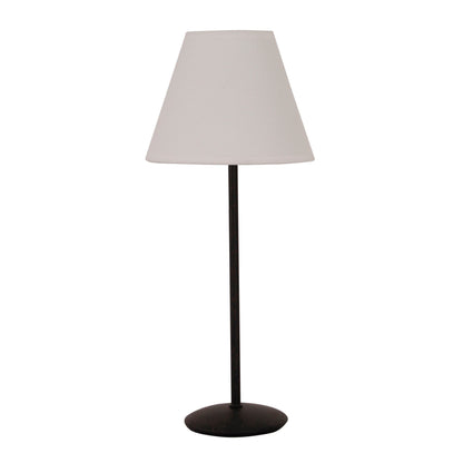De witte lampenkap van Various voegt een moderne touch toe aan elke ruimte. Perfect voor sfeervolle verlichting.