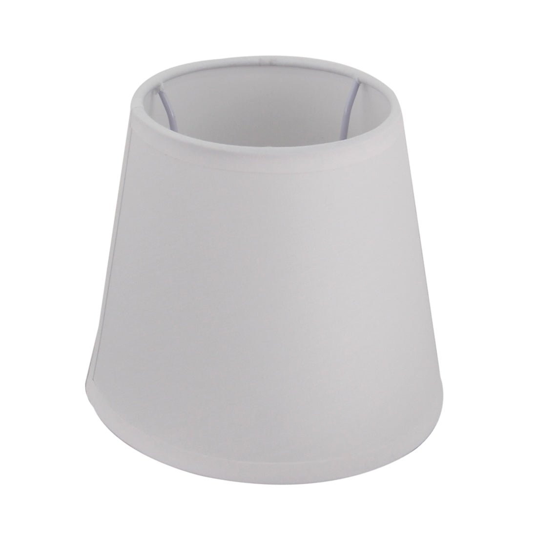 Stijlvolle witte lampenkap in modern design. Perfect voor het creëren van een frisse, eigentijdse sfeer in huis.