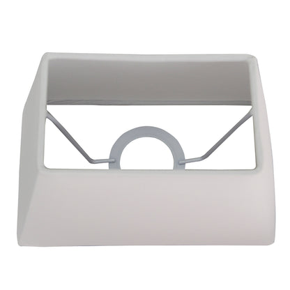 Een trendy lampenkap in wit met een strak, modern design. Perfect voor een frisse uitstraling in je interieur.