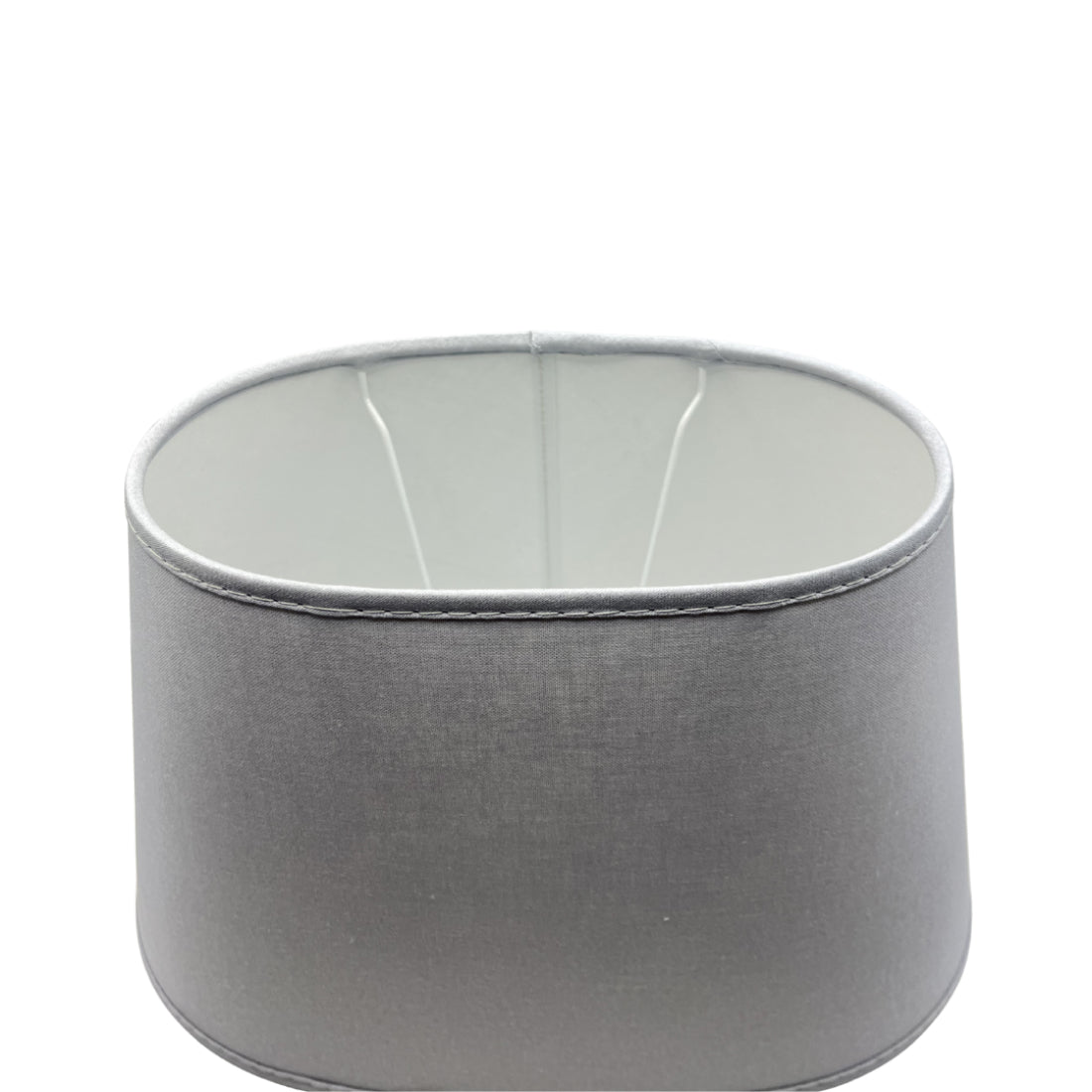 Detailweergave van de grijze lampenkap Oval met een eigentijds ontwerp. Perfect voor een moderne sfeer in jouw interieur.