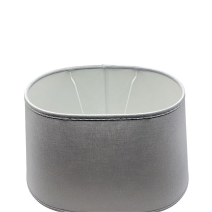 Detailweergave van de grijze lampenkap Oval met een eigentijds ontwerp. Perfect voor een moderne sfeer in jouw interieur.
