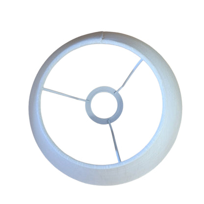 De moderne witte lampenkap van 25 cm is perfect voor een frisse, eigentijdse look. Ideaal voor sfeervolle verlichting.