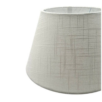 Deze moderne lampenkap in fris wit voegt een eigentijdse flair toe aan je interieur. Perfect voor elke ruimte!
