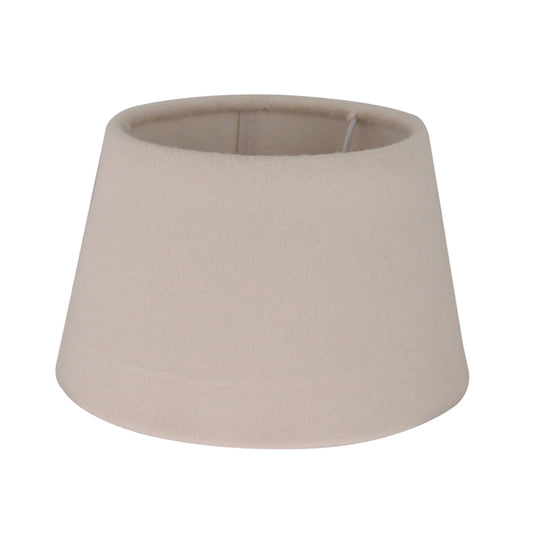 Deze moderne witte lampenkap brengt een frisse uitstraling in je interieur.