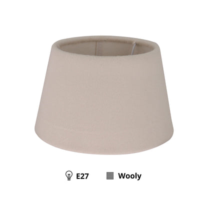 De witte lampenkap Drum heeft een modern design en past perfect in elke eigentijdse ruimte. Een stijlvolle aanvulling!