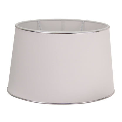 Lampenkoepel in elegant zilver met een witte afwerking. Perfect voor sfeervolle verlichting in moderne interieurs.