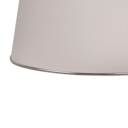 De lichtgrijze lampenkap Oval geeft een moderne uitstraling aan elke lamp. Perfect voor sfeervolle verlichting in huis.
