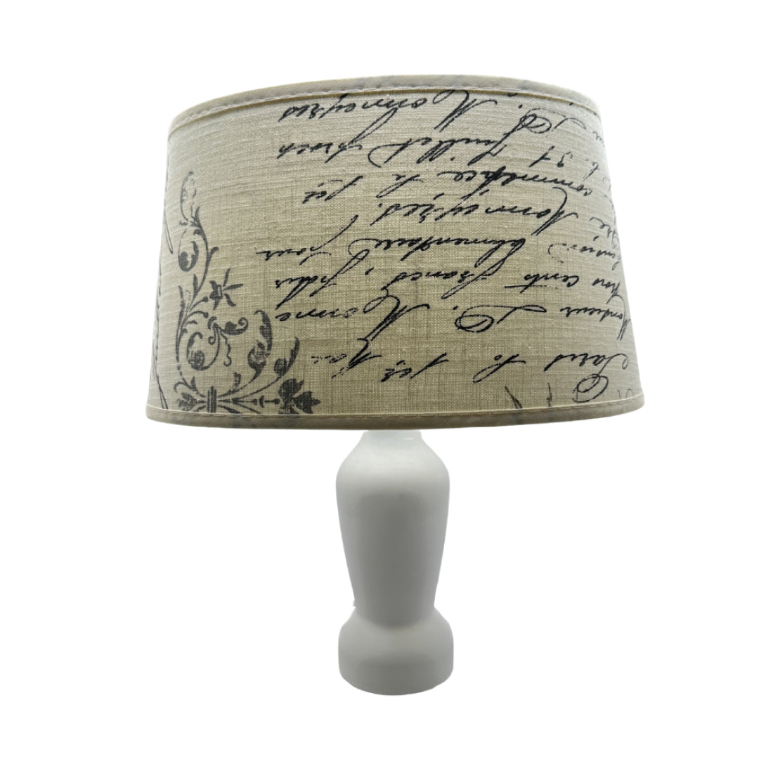 De beige lampenkap Oval voegt een warme touch toe aan je interieur. Perfect voor een sfeervolle ambiance in elke ruimte.