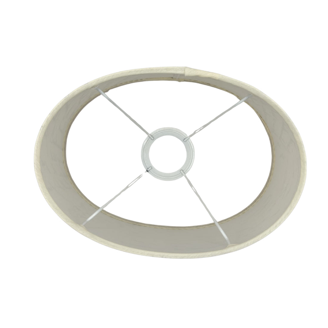 Een sfeervolle lampenkap in crèmekleur met een elegant design. Perfect voor een warme, uitnodigende uitstraling in huis.