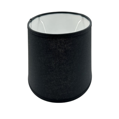 Deze zwarte lampenkap in ovale vorm voegt een elegante touch toe aan je interieur. Perfect voor sfeervolle verlichting.