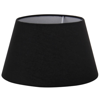 Deze zwarte lampenkap voegt een moderne touch toe aan je interieur. Perfect voor sfeervolle verlichting in elke ruimte.