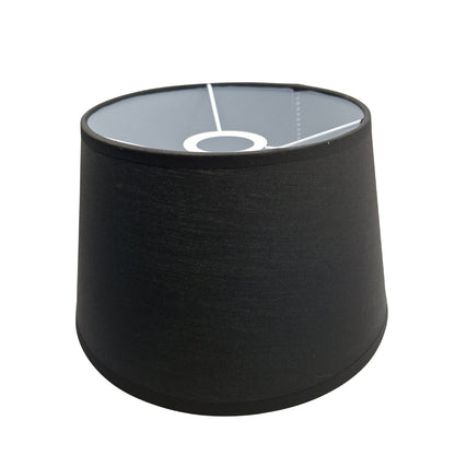 Detailfoto van de zwarte lampenkap Drum, elegant en tijdloos.