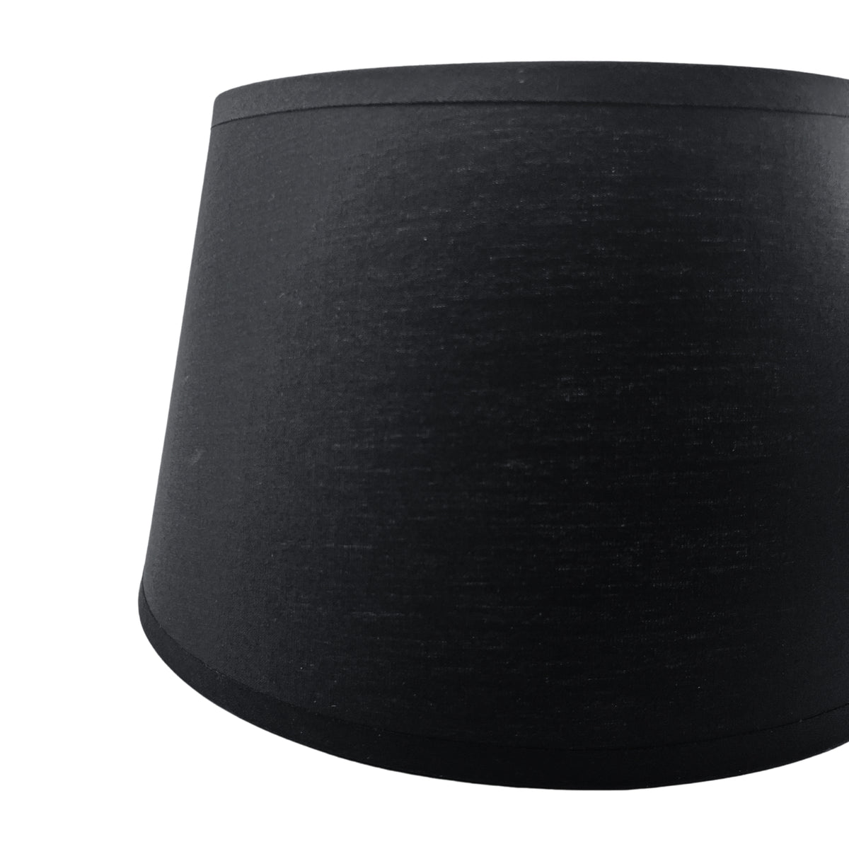 Bijzondere zwarte lampenkap in modern design, perfect voor een strakke uitstraling in elke kamer.