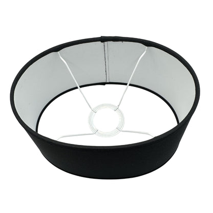Deze zwarte lampenkap heeft een tijdloze elegantie. Perfect voor het creëren van een sfeervolle ambiance in jouw interieur.