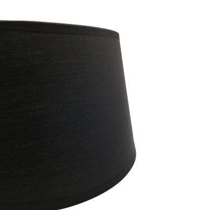 Deze zwarte lampenkap in drumvorm voegt een moderne touch toe aan je interieur. Perfect voor sfeervolle verlichting.
