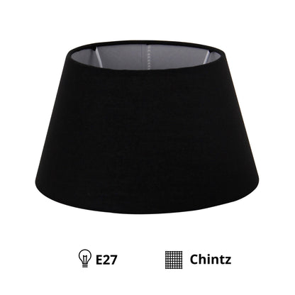 Deze zwarte lampenkap biedt een moderne uitstraling en past perfect in elke trendy inrichting.