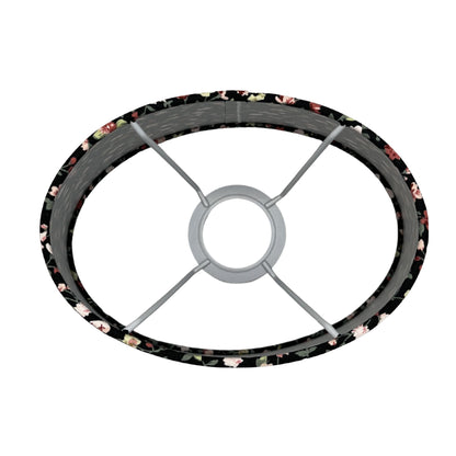 Deze zwarte lampenkap in ovale vorm geeft een moderne touch aan je interieur. Perfect voor sfeervolle verlichting!