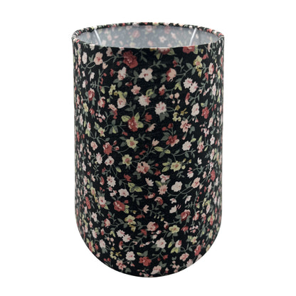 Zwarte lampenkap in ovale vorm met een hoogte van 16,5 cm. Voeg een stijlvolle touch toe aan je favoriete lamp.