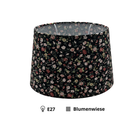 Detailfoto van de zwarte lampenkap Oval. Deze tijdloze kap voegt een moderne uitstraling toe aan elke lamp.