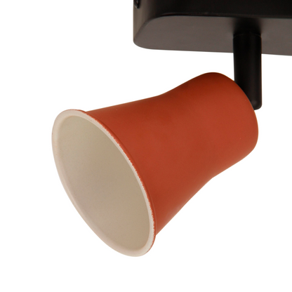 Deze zwarte plafondlamp Lisa heeft een robuust, industrieel design. Een stijlvolle toevoeging aan elke moderne ruimte.