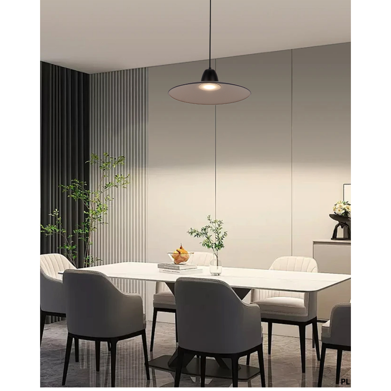De zwarte Mantua hanglamp heeft een robuuste uitstraling met industriële flair.