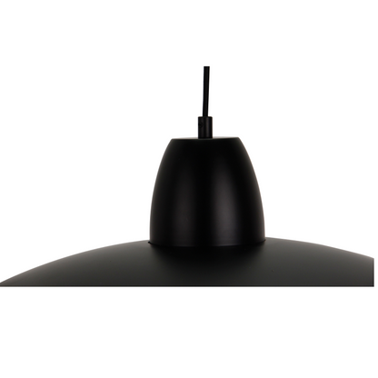 Detail van de zwarte Mantua hanglamp met industrieel design. Een eyecatcher die elke ruimte een stoere uitstraling geeft.