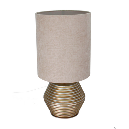 De detailfoto toont de luxe crème en gouden Modena tafellamp. Een eye-catcher die moderne elegantie in uw interieur brengt.