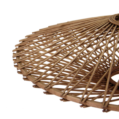 Deze detailfoto toont de bruine Nature Capello hanglamp met een modern design.