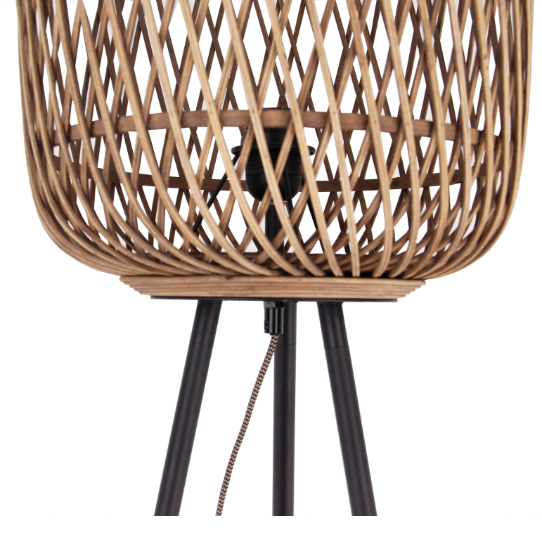 Natuurlijke beige vloerlamp met een unieke diagonale vorm. Perfect voor een warme, landelijke sfeer in je interieur.