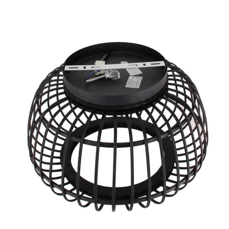 De zwarte Nature Trapeze plafondlamp straalt landelijke charme uit. Perfect voor een warme, gezellige sfeer in huis.