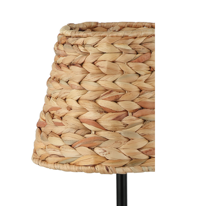 Natuurlijke bruin tint geeft de Treccia tafellamp een warme, landelijke uitstraling. Perfect voor een knusse sfeer in huis.