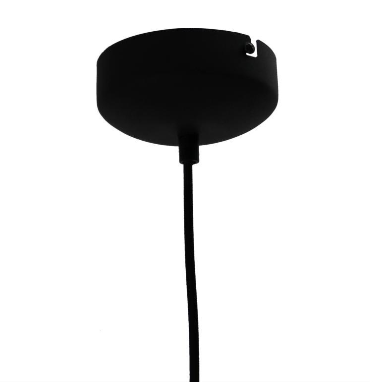 De zwarte Nero hanglamp heeft een industrieel design en is perfect voor boven de eettafel.
