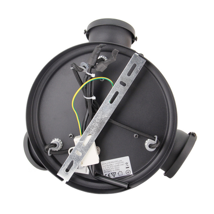 Close-up van de zwarte Nero plafondlamp met een robuuste uitstraling. Perfect voor een industriële inrichting.