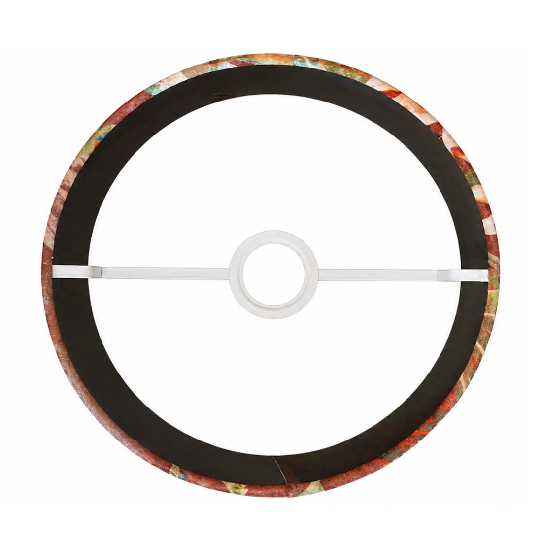 Deze gedetailleerde lampenkap in warme kleuren voegt een speelse touch toe aan je interieur.