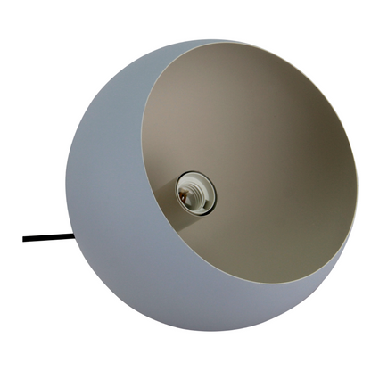 Deze detailfoto toont de moderne blauwe Occhio tafellamp. Perfect voor het creëren van een frisse sfeer in uw interieur.