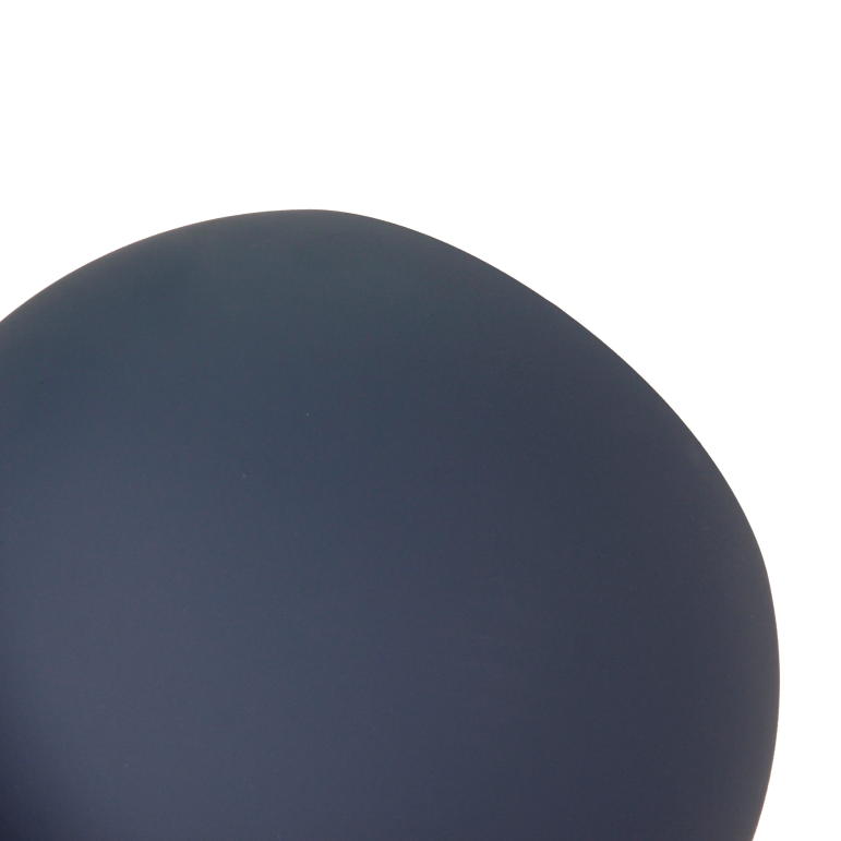 Detail van de crèmekleurige Occhio tafellamp, modern en elegant. Perfect voor een sfeervolle ambiance op je bureau of tafel.