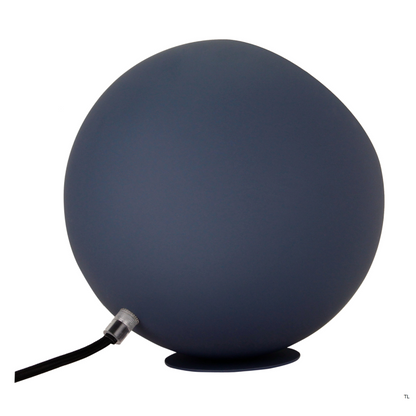 De crème Occhio tafellamp heeft een modern design en voegt een warme uitstraling toe aan elk interieur.