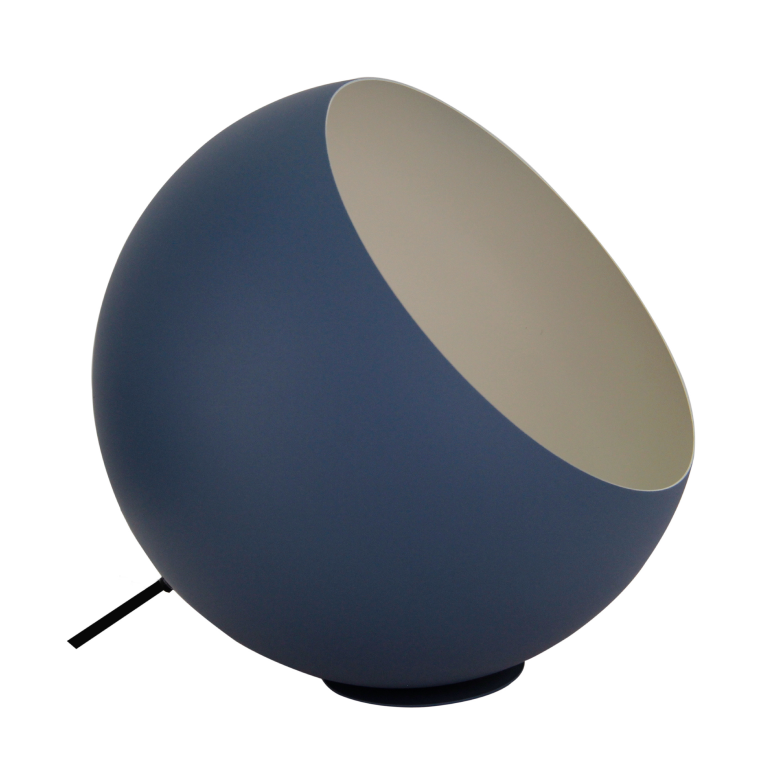 Detail van de moderne crèmekleurige Occhio tafellamp. Een verfijnde aanvulling die elke ruimte een warme uitstraling geeft.