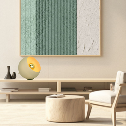 Een frisse groene tafellamp die moderniteit en stijl uitstraalt. Perfect voor een sfeervolle toevoeging aan elk interieur.