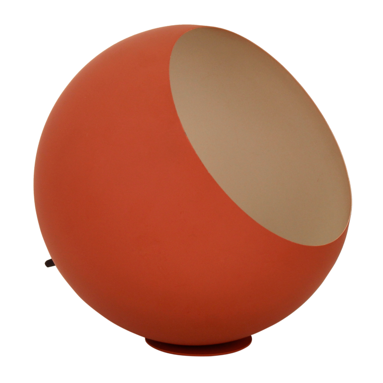 De opvallende rode Occhio tafellamp voegt een modern accent toe aan je interieur. Perfect voor een sfeervolle leeshoek.