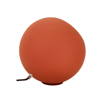 Deze moderne tafellamp in opvallend rood brengt een speelse flair in je interieur. Perfect voor een stijlvol accent.