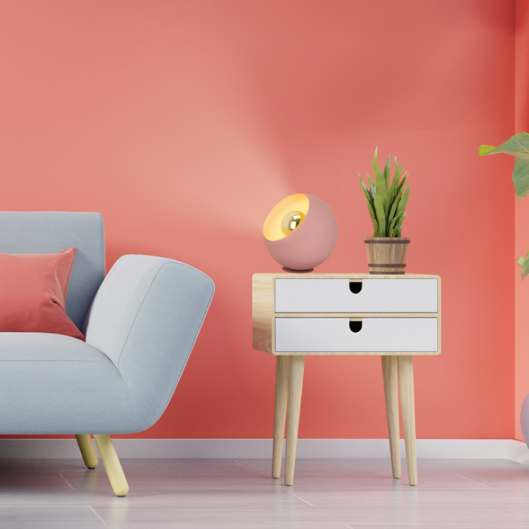 Deze roze tafellamp uit de Occhio-serie voegt een speelse flair toe aan je interieur. Perfect voor een moderne uitstraling.